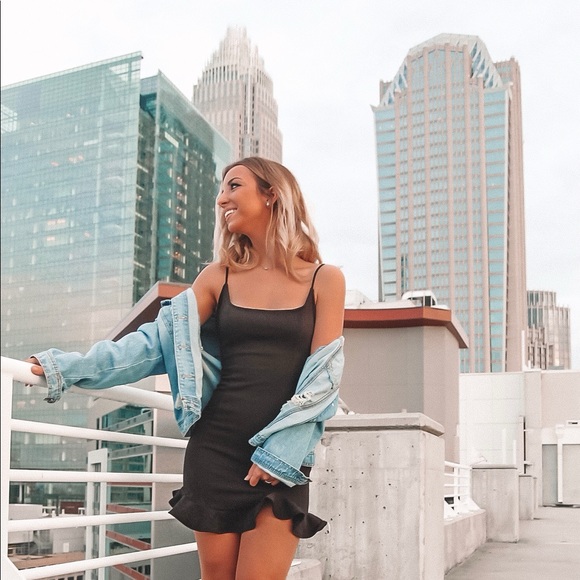 monroe ruffle dress in black